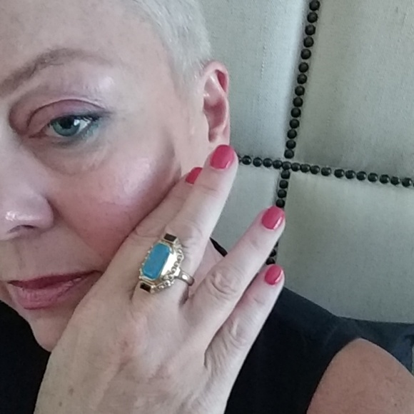 Gold Ring - Picture 1 of 4